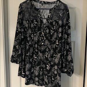 Roz & Ali Monochrome Floral Lace Top